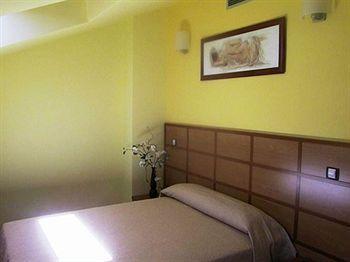 Hostal Toledano Victoria Пинто Экстерьер фото